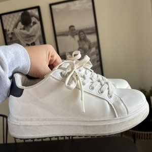 Womens Sneaker - Size 8
